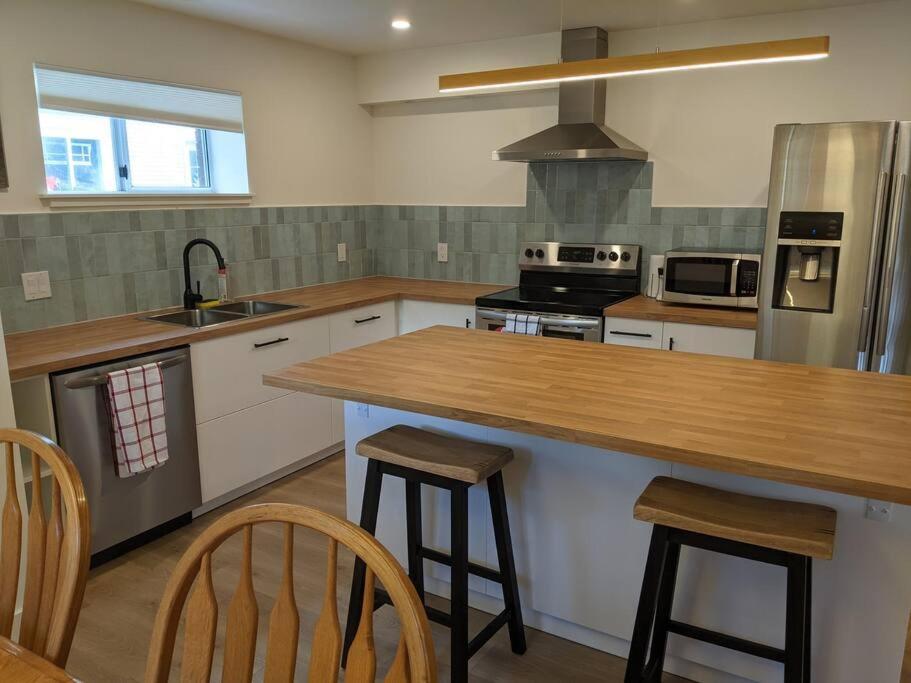 Bright Modern 1Br Suite In Sooke Village Core المظهر الخارجي الصورة