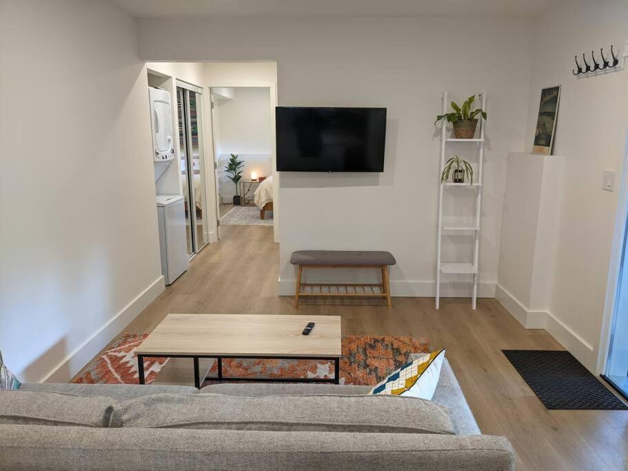 Bright Modern 1Br Suite In Sooke Village Core المظهر الخارجي الصورة