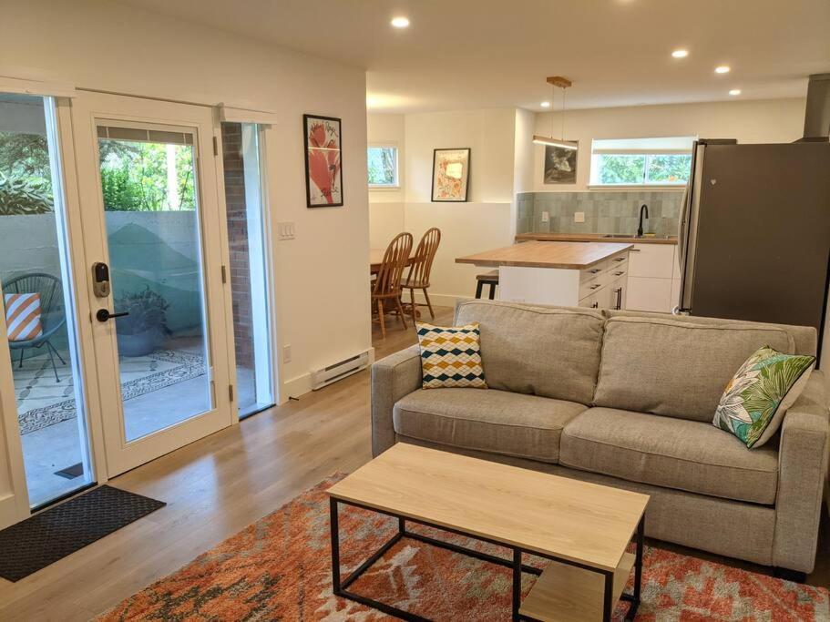 Bright Modern 1Br Suite In Sooke Village Core المظهر الخارجي الصورة